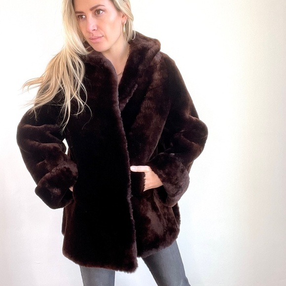 Vintage Brown Mob Wife Aesthetic Faux Fur Coat Size Medium to Large - Picture 9 of 16